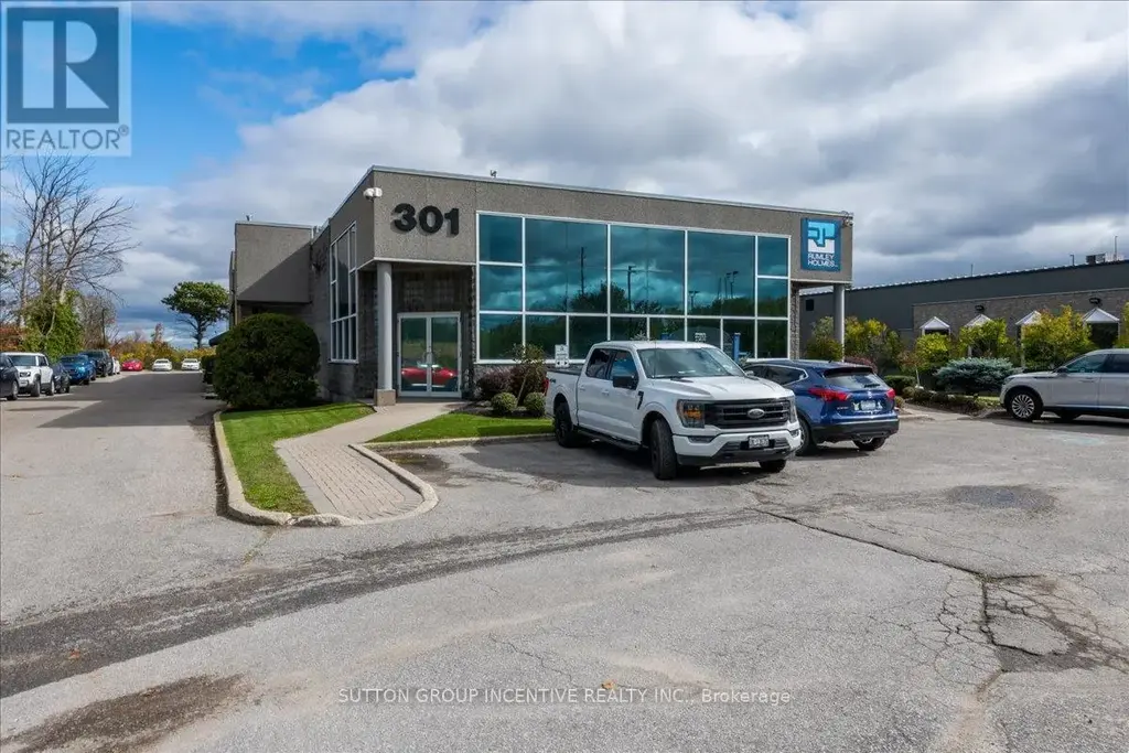 11 - 47 Harley Court, Barrie (400 West)